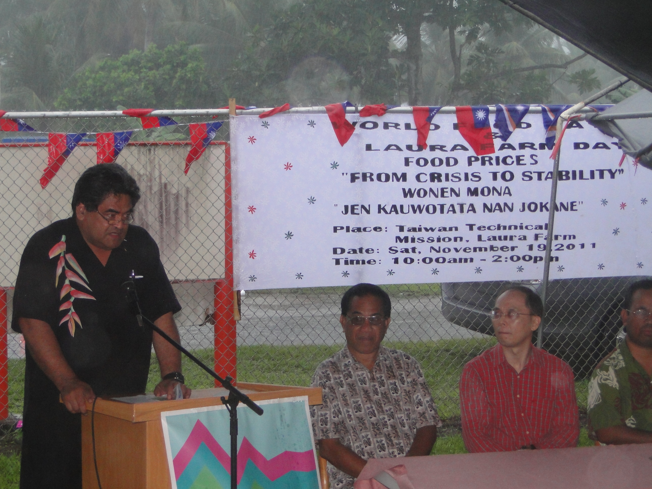 Dr. Vili Fuavao conveying the Director Generals statement for the Marshall Islands World Food Day Celebrations 2011 (Photo provided by FAO NC Marshall Islands - Rebecca Lorennij)
