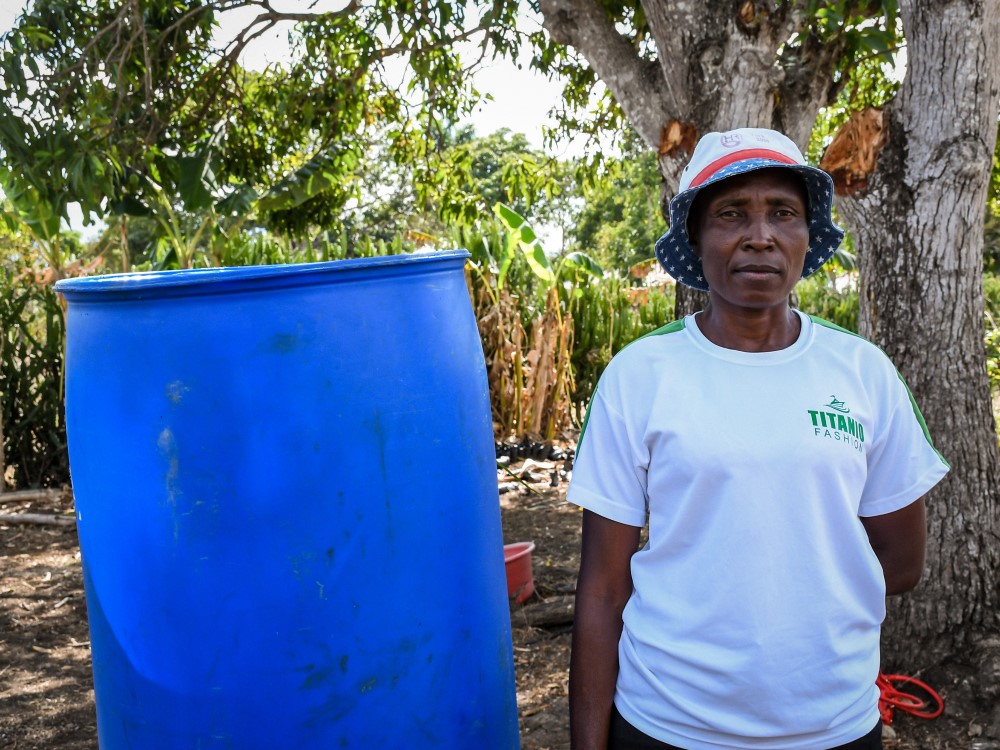 The project is supporting Silotte Mervil  and other Haitian farmers find new ways of storing water and irrigating fields. ©FAO/CECI