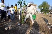 Il Direttore Generale della FAO pianta un albero per lanciare l’iniziativa “Un albero da frutta per Haiti” 