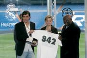 FAO Director-General Jacques Diouf enlisting the help of international star Spanish footballer Raúl González as FAO Goodwill Ambassador in the fight against world hunger, Madrid, Spain.