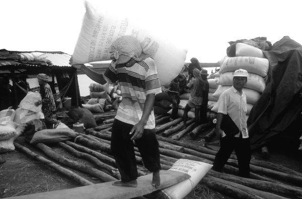 w7638e05.jpg (44911 bytes)