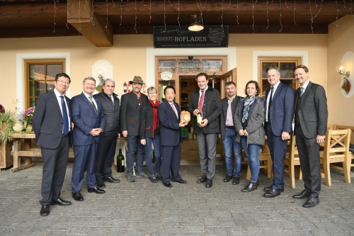 En Autriche, le Directeur général de la FAO rencontre le Ministre de l’agriculture, des forêts, des régions et de la gestion des eaux, et visite des sites agroalimentaires novateurs 