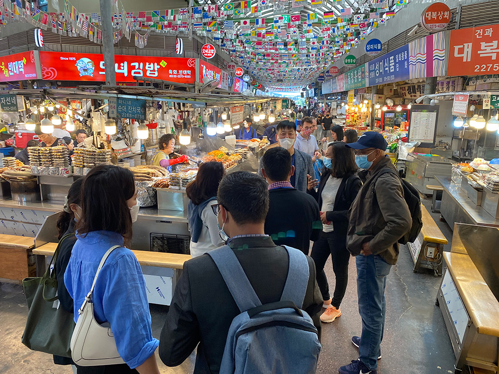 CTF visit to food market in Seoul
