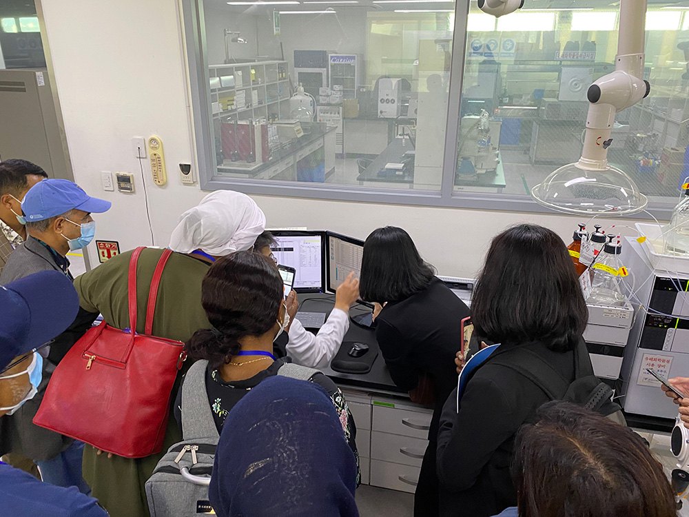 CTF visit to laboratory