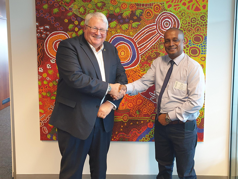 Andrew Metcalfe, Secretary Dept of Agriculture, water and Environnment, Australia (left) with Vinesh Kumar, Permanent Secretary for Agriculture, Fiji and regional Coordinator for CCNASWP