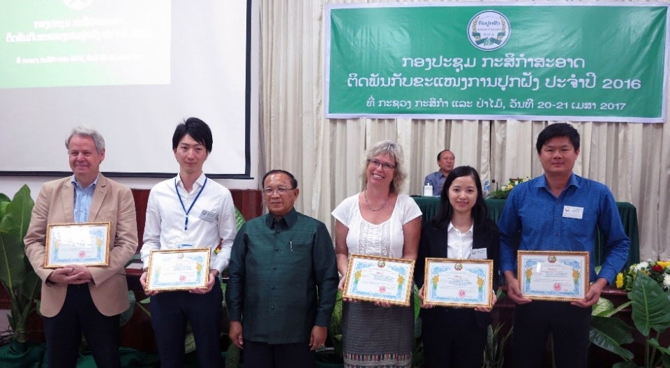 Laos awards FAO on clean agriculture