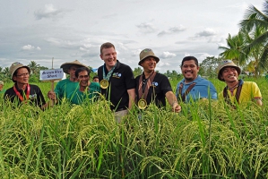 New Zealand Ambassador visits FAO project supporting displaced farmers in the Southern Philippines