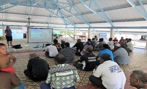 Kiribati fisherman and government reps talk national FAD program