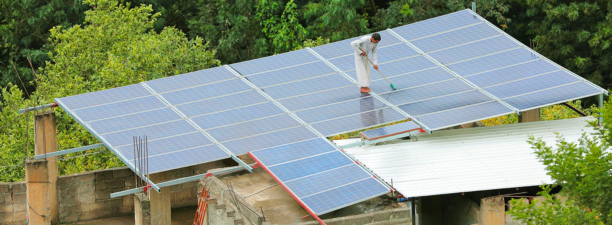 Solar-powered wells for food production. © FAO/Essam Alkamaly