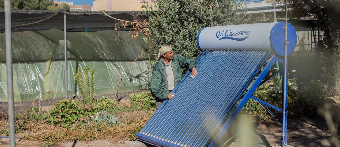 12 February 2018, Sana'a - Alhasbah, Yemen - A farmer is cleaning the solar power cells of the farm in the targeted area supported by FAO.