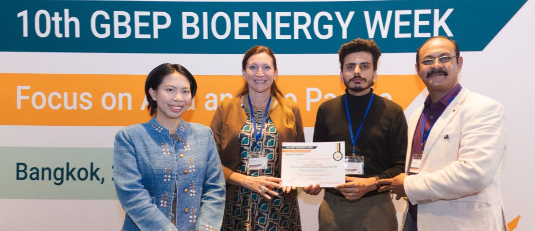 Rakesh Godara holding the certificate given by Michela Morese at the GBEP Bioenergy Week 2023