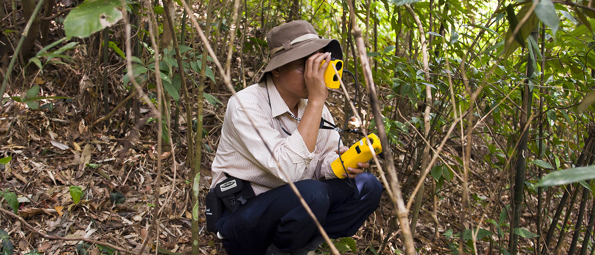 Researchers for the NFA using laser technology device. ©FAO/Joan Manuel Baliellas